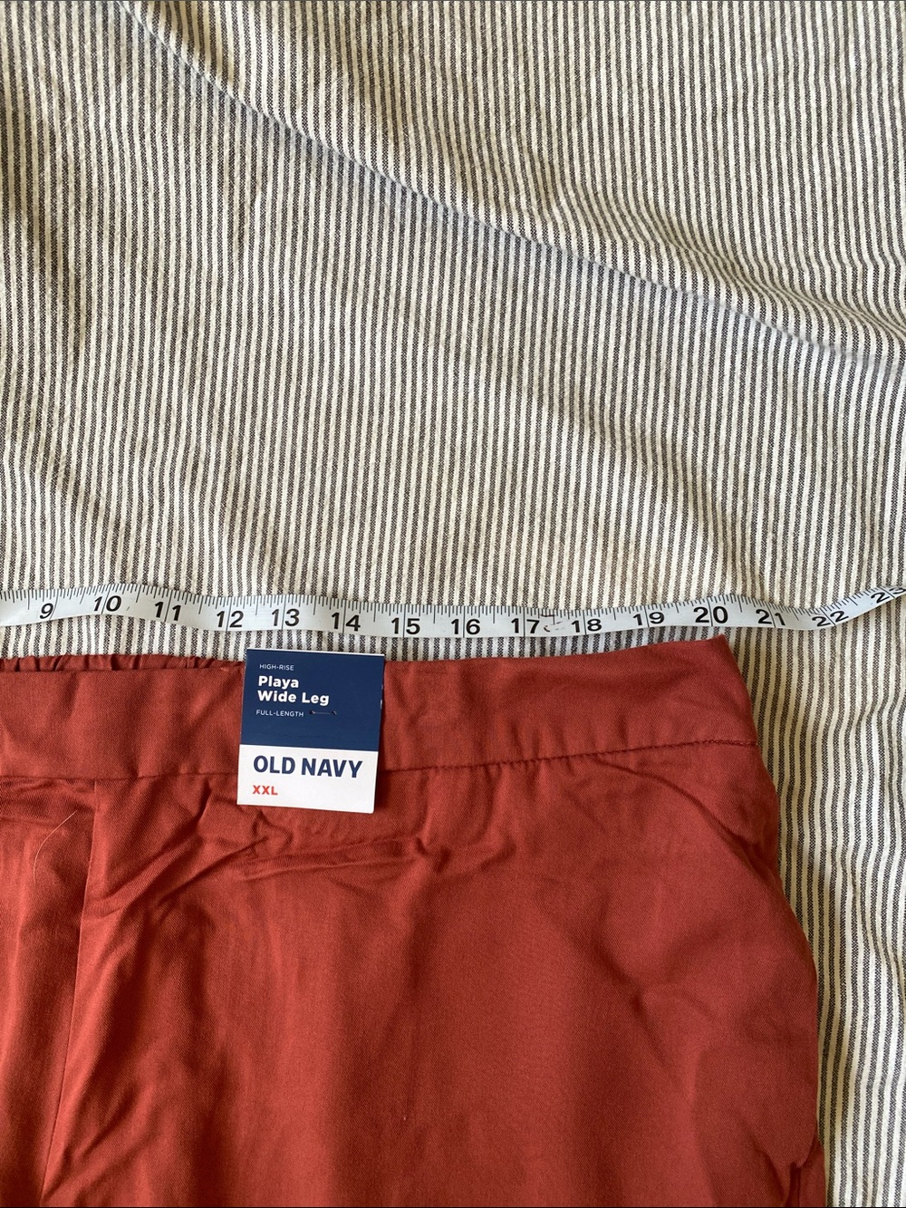 Old Navy Wide Leg Pants in Brick Red - Picture 3 of 4